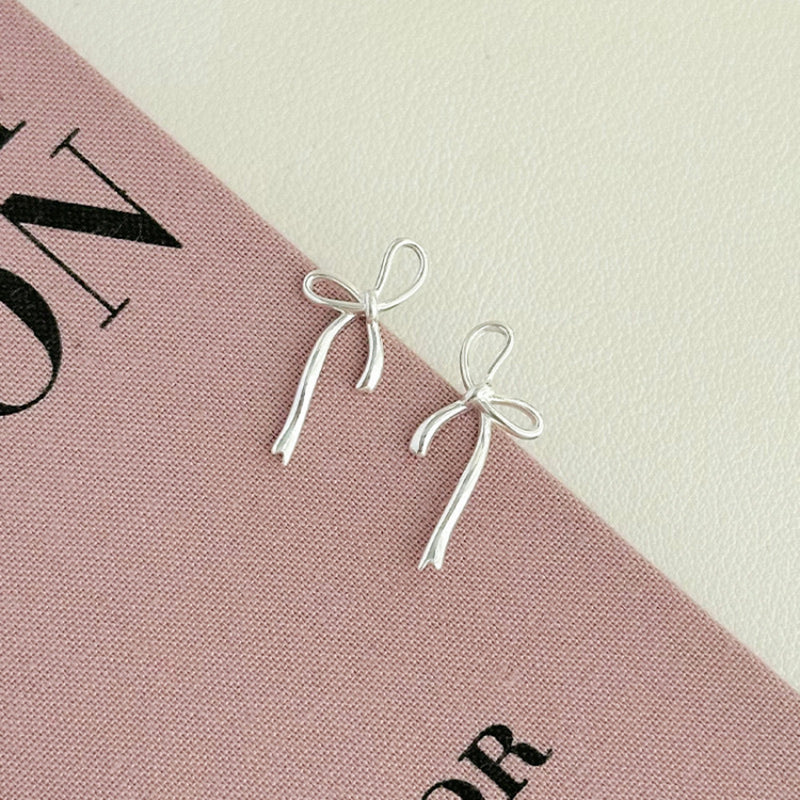 "Fluttering brilliance" ribbon motif silver earrings