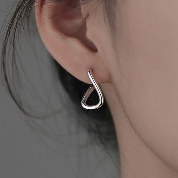 "Heart-touching" twisted design earrings