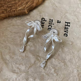 Sweet Ballet earrings with swaying ribbons for a grown-up look