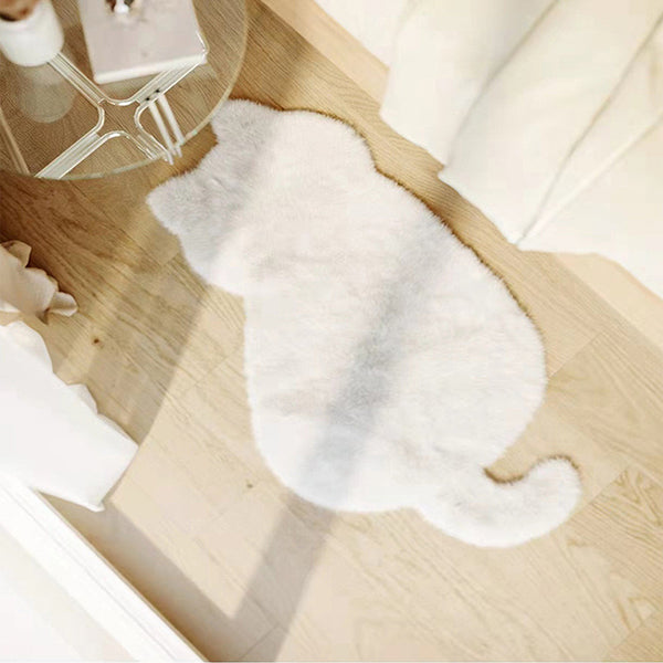 "Riding on your back" cat-shaped carpet
