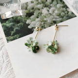 春の訪れを耳元に。ゆらゆら揺れる「アジサイ編み」の小さめハンドメイドピアス