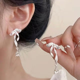 Sweet Ballet earrings with swaying ribbons for a grown-up look