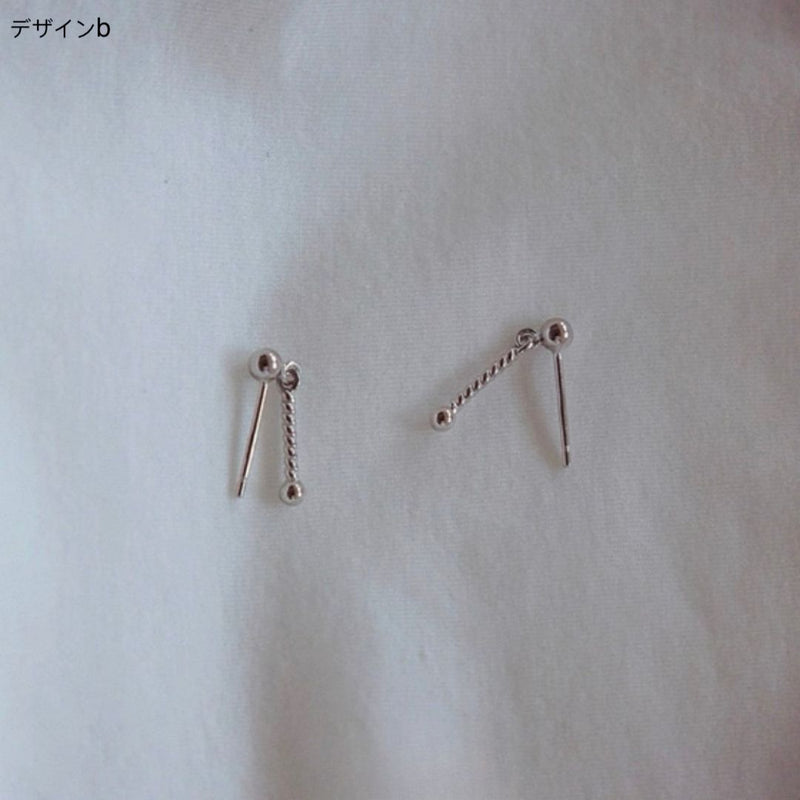 「シンプルな輝き」925銀素材の螺旋棒と十字架デザインイヤリング