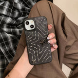 「デニム生地×スタッズ」ヴィンテージ感あふれるスマホケース