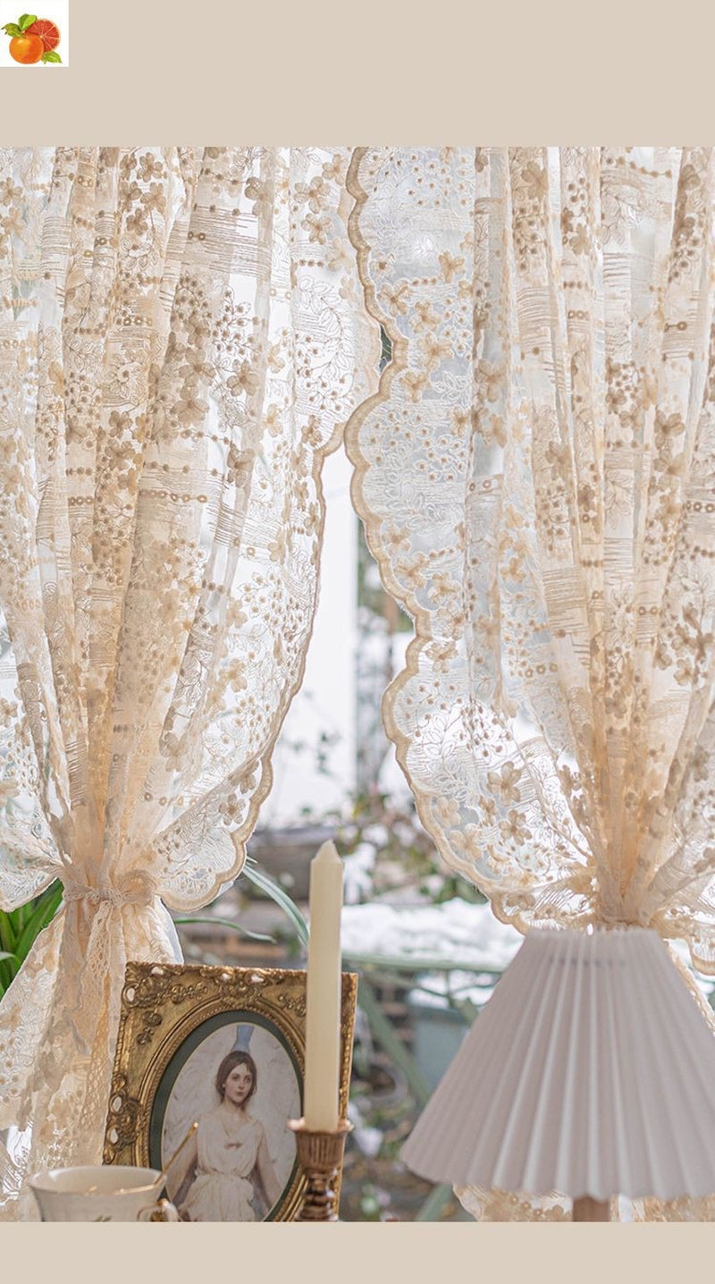 "Flowering" lace curtains