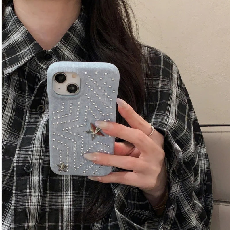 「デニム生地×スタッズ」ヴィンテージ感あふれるスマホケース