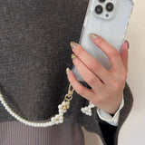 Elegant pearls connect, with a two-way charm. A mobile phone strap & bag chain accented with rose gold petite flowers.