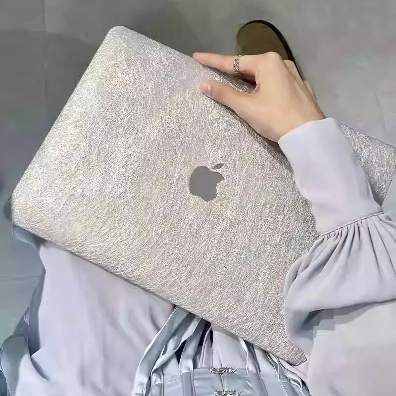 "Cloud-like smooth" MacBook protective case