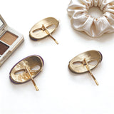 An infinity symbol that's both elegant and cute shines in your hair. Round ribbon twisted metal hair clip.