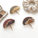 An infinity symbol that's both elegant and cute shines in your hair. Round ribbon twisted metal hair clip.