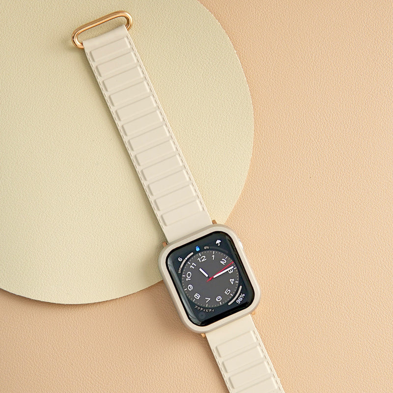 "Waterproof and magnetic" light-colored silicone band 