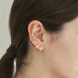 "Elegant and understated" S925 mini hoop earrings