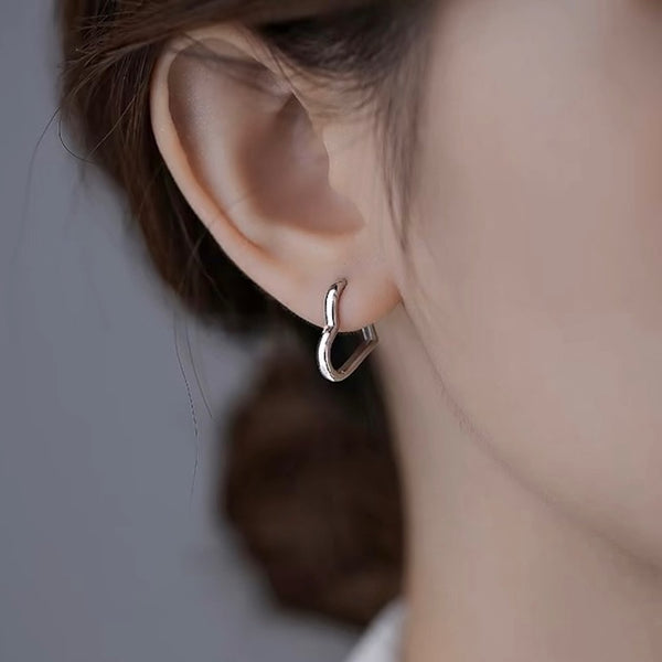 "Simple &amp; Elegant" Heart Shape Earrings