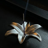 "Fluctuating Fragrance" Lily Motif Ceramic Incense Holder