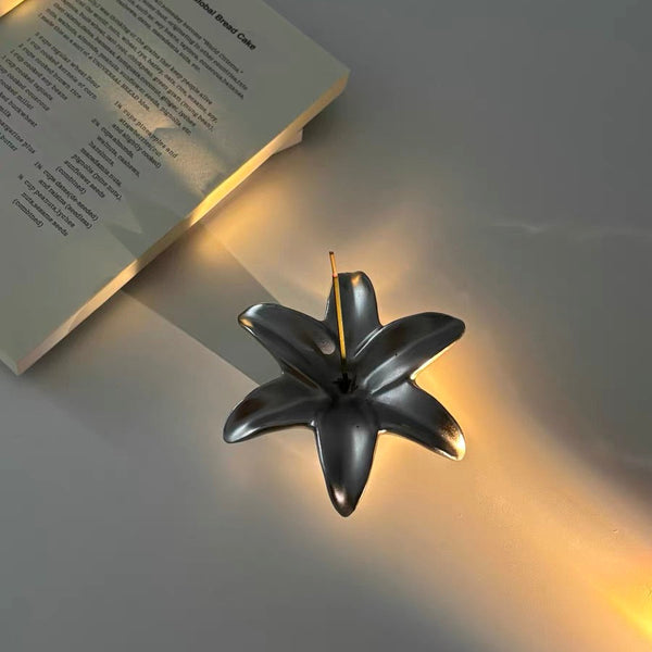 "Fluctuating Fragrance" Lily Motif Ceramic Incense Holder
