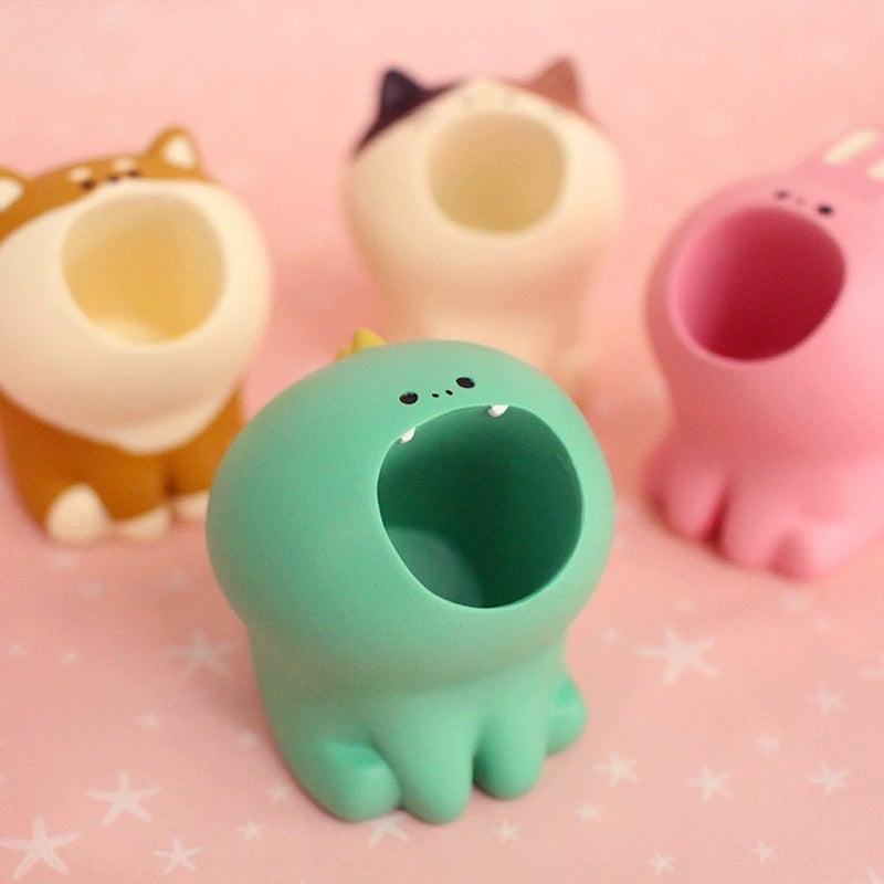 "Healing" Animal-shaped Pen Stand