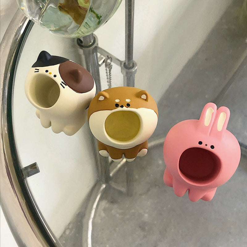 "Healing" Animal-shaped Pen Stand