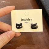 「さりげなく愛らしい」猫モチーフミニピアス