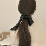 "Turning Ribbon" Pearl Ribbon Scrunchie