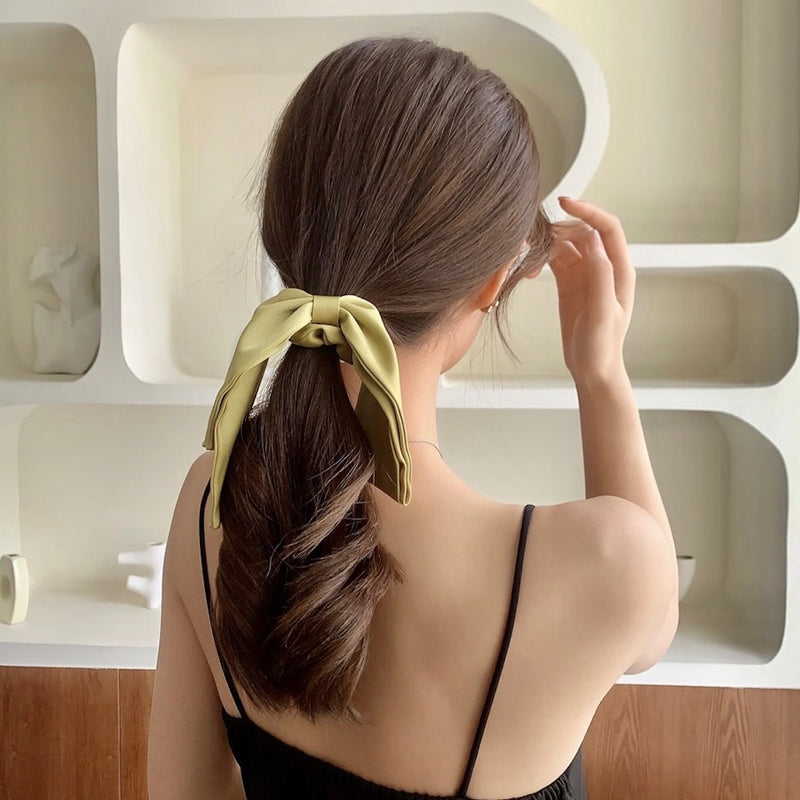 "Turning Ribbon" Pearl Ribbon Scrunchie