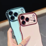 「好きなものと過ごす日は、もっと楽しい」手になじむウェーブ ハートメタリック iPhoneケース