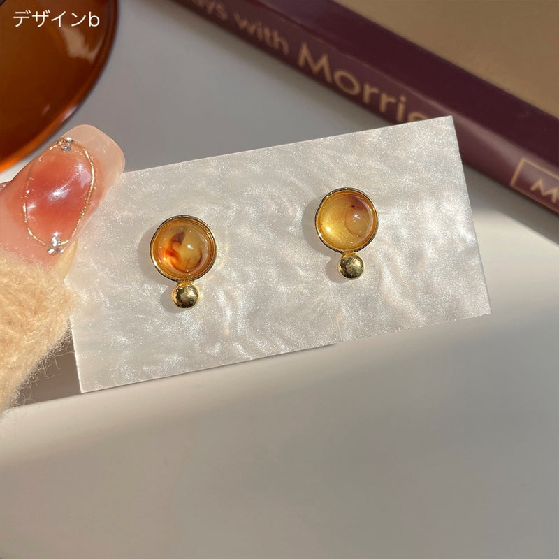 "Okonomi Amber" Amber-style design earrings