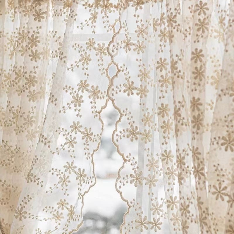 "Flowering" lace curtains