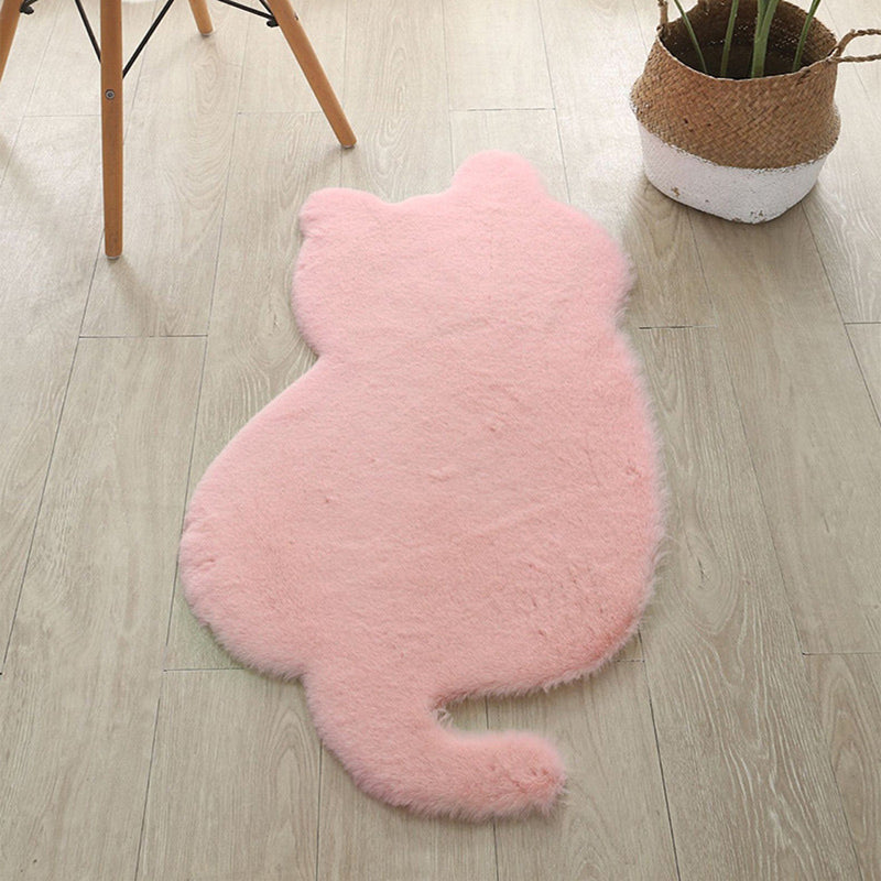 "Riding on your back" cat-shaped carpet