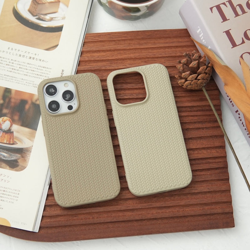 "Knit your smartphone" Knitted style smartphone case