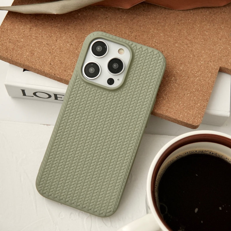 "Knit your smartphone" Knitted style smartphone case