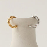 [In stock now] "Ring of Happiness" twisted ring motif ear cuff