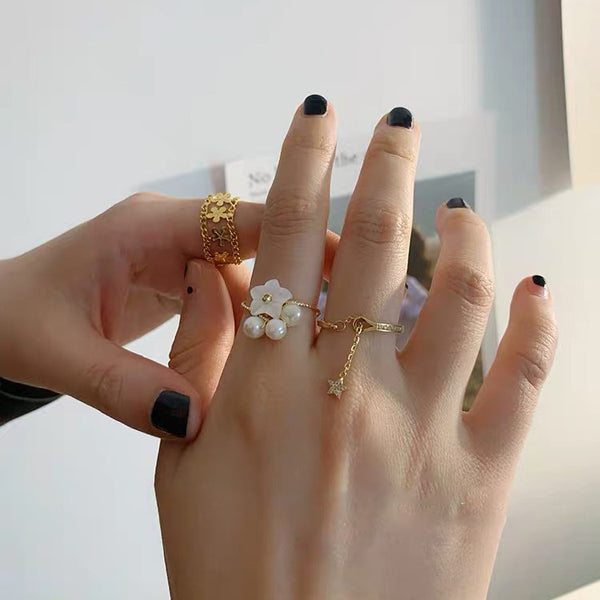 [In stock now] "Flower Crown on your fingertips" flower motif ring