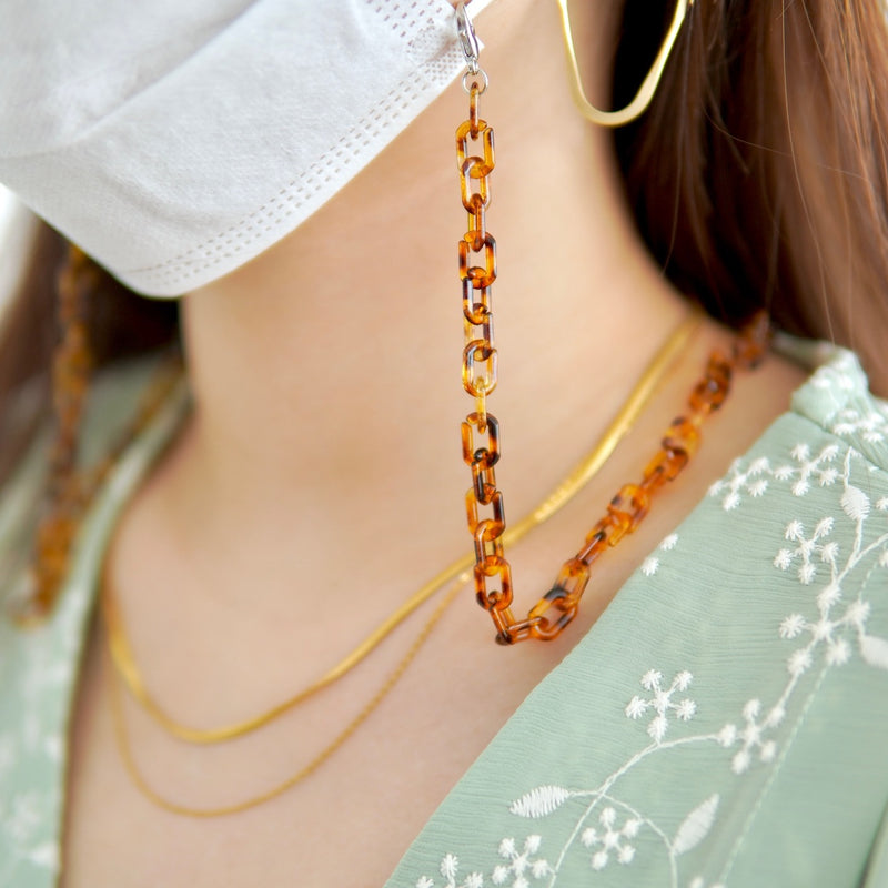 "Hands-free even when removed" mask and glasses chain