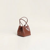 "Self-reliable and stable" genuine leather bucket bag