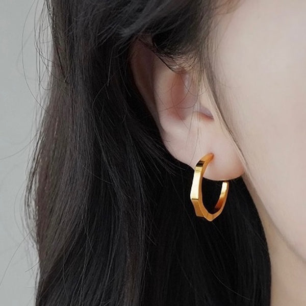 "Shadow Hoop" design hoop earrings