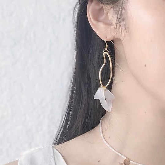 "Dancing Petals" Swing Earrings 