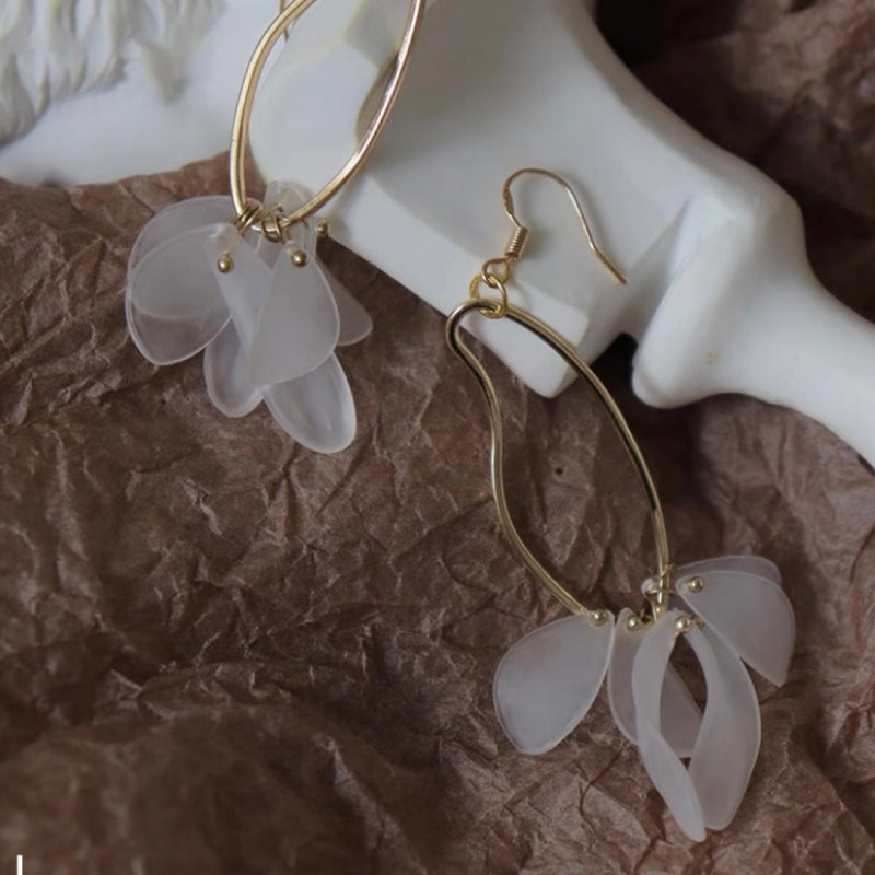 "Dancing Petals" Swing Earrings 