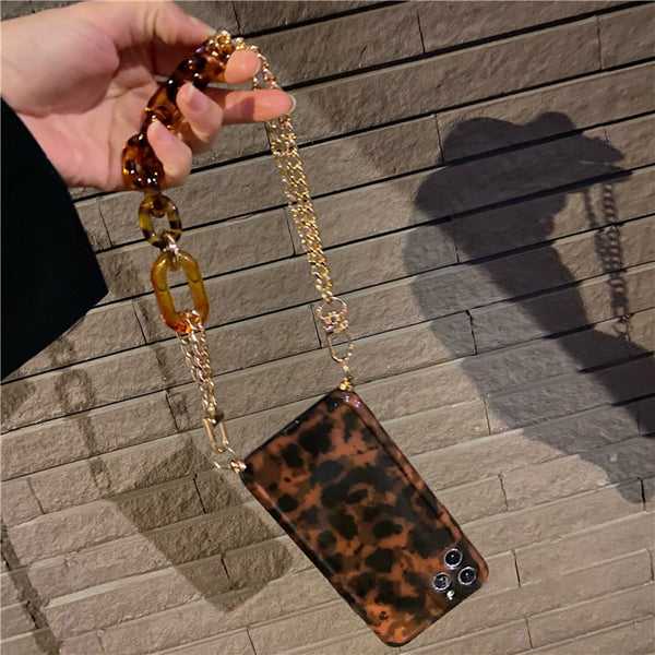 "High-end looking rosette" leopard print smartphone case with chain