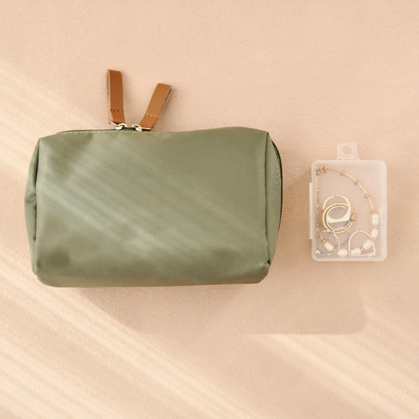 Minami's first product! Pouch with accessory storage